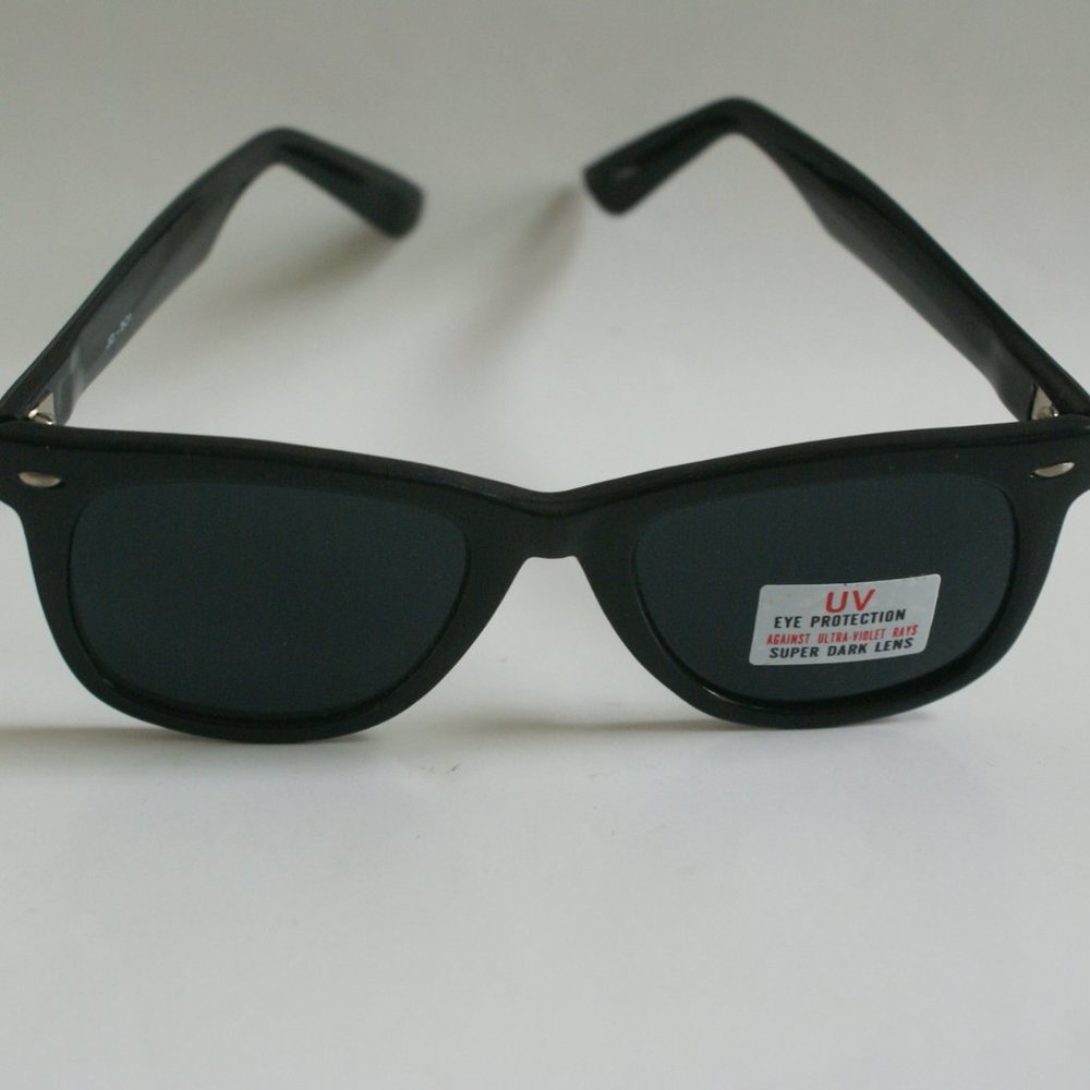 NWT True Vintage Classic Wayfair made in Korea Super Dark smoke lens Sunglasses